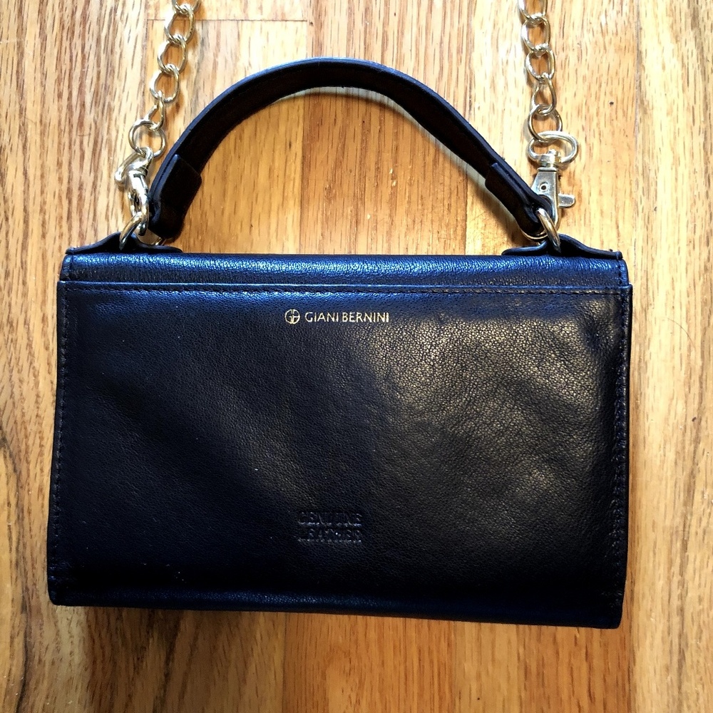 Beautiful crossbody wallet purse.